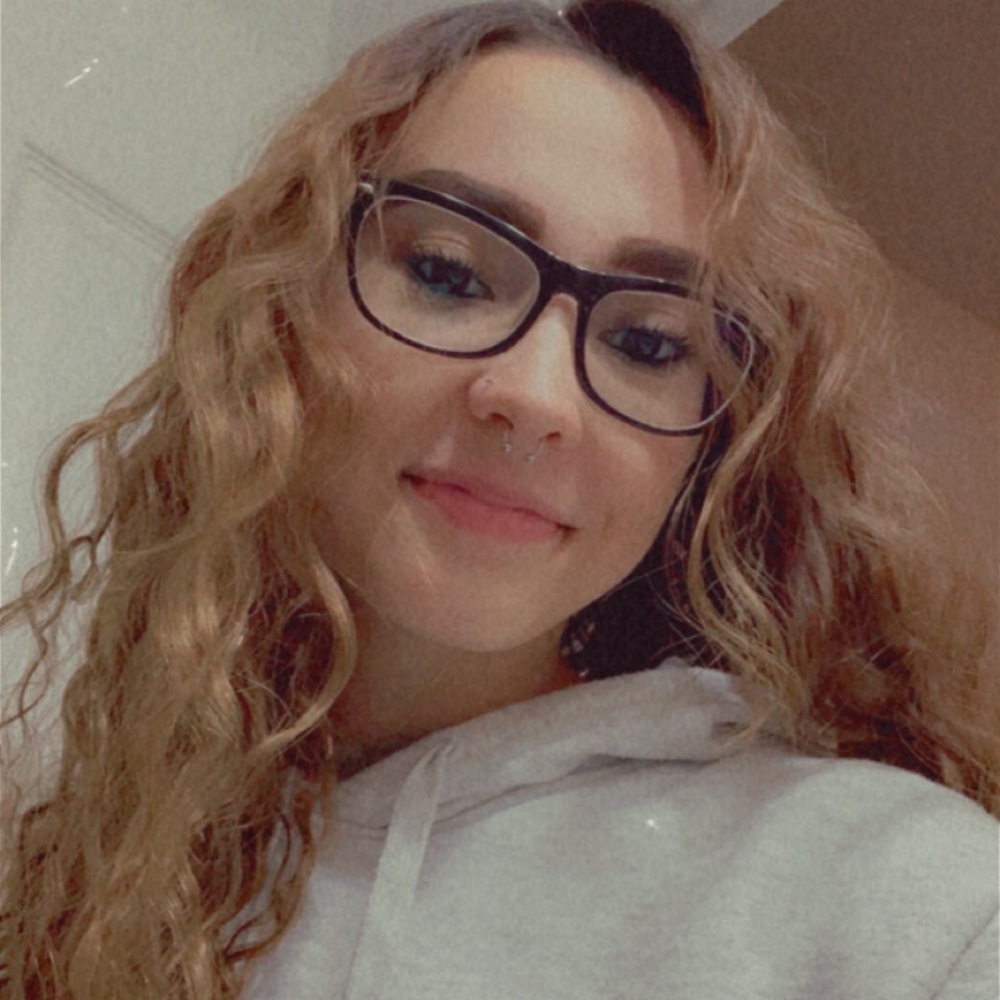 Meet your Posher, Courtney
